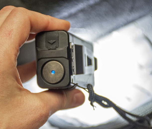 Nitecore TM10K: a 10.000 lumen "Tiny Monster" The blue "ON" light on the back push button