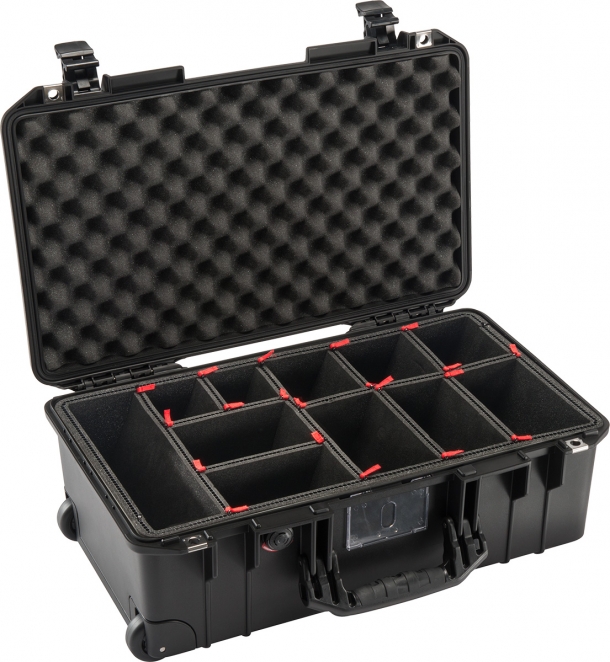 Valigie Peli Air 1555 e altro ancora: le nuove ultraleggere per tutti gli usi Una valigia Peli Air con l'innovativa imbottitura a sezioni TrekPak