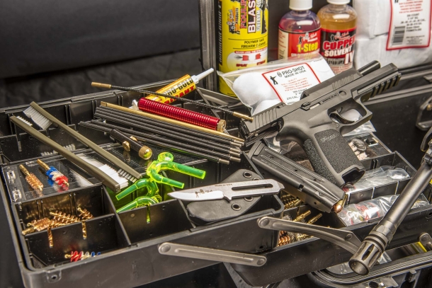Pro-Shot Defense Armorers Small Arms e Lens Cleaning Kit: il kit di pulizia completo per armaioli Pro-Shot Defense Armorers Small Arms e Lens Cleaning Kit: il kit di pulizia completo per armaioli