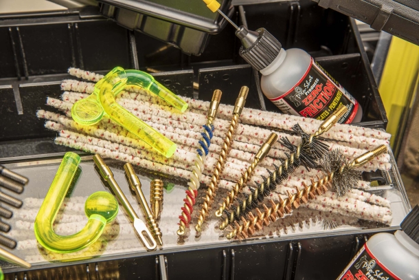 Pro-Shot Defense Armorers Small Arms e Lens Cleaning Kit: il kit di pulizia completo per armaioli Pro-Shot Defense Armorers Small Arms e Lens Cleaning Kit: il kit di pulizia completo per armaioli