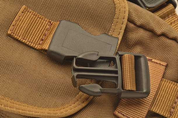 The click-lock on the front strap