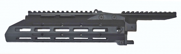 SAG AK Chassis MK2: per modernizzare il "Kala" Il SAG AK Chassis MK2 prima dell'installazione, completo di astina di tipo ACR con slot M-LOK per rotaie Picatinny