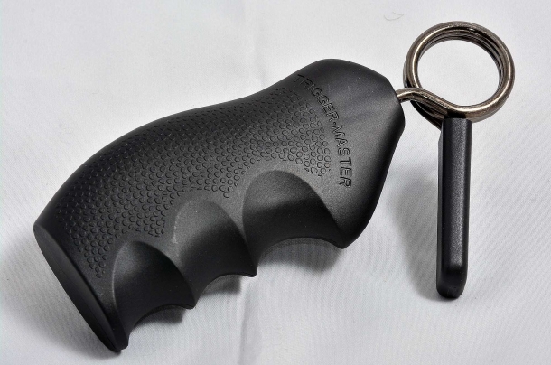 Trigger-Master Il Trigger-Master è composto da un'impugnatura in plastica semi anatomica e una molla a torsione