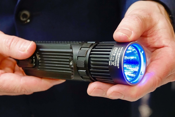 The Nitecore SRT9 blue filter