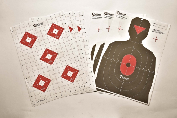 Il Caldwell Ultra Portable Target Stand Kit ha in dotazione 8 bersagli da 30x45 cm