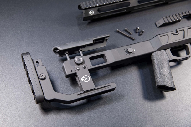 Rome "Lorica": lo chassis per trasformare la carabina CZ 457 in una mini-Victrix