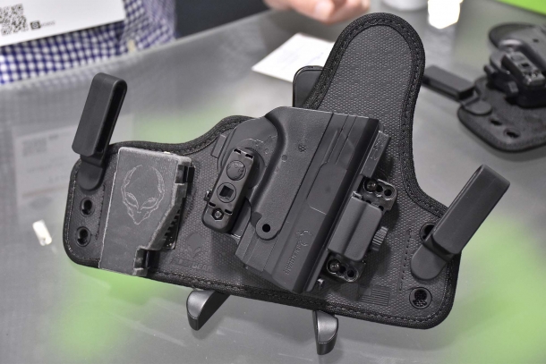 Alien Gear Holsters ShapeShift, with a fan in!