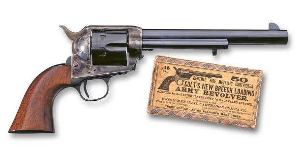 La cartuccia .45 Colt: 150 anni portati bene Un revolver Uberti Cattleman 1873 Single Action Army con una scatola originale di cartucce Colt .45 del 1878