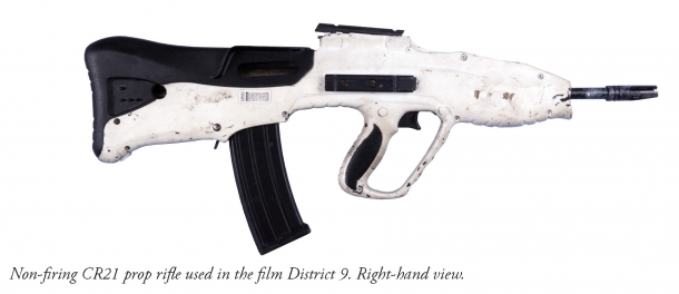 Firearms Developed and Manufactured in Southern Africa 1949-2000: un trattato eccezionale! Una delle perle del libro: il fucile CR21 modificato per un noto film di fantascienza