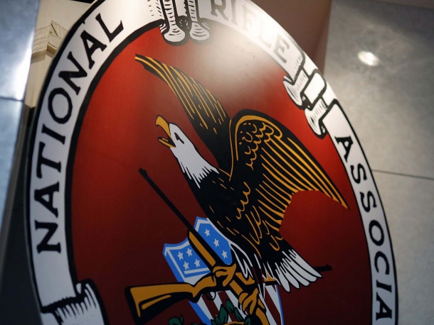 Lo Stato di New York vuole sciogliere l'NRA! La NRA è da tempo sotto attacco politico da parte delle forze più vicine al fronte disarmista