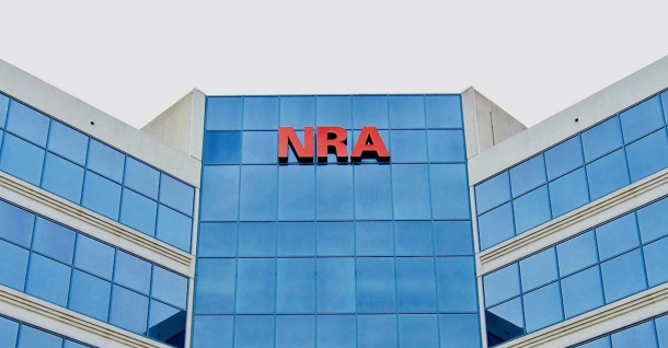Lo Stato di New York vuole sciogliere l'NRA! L'NRA ha risposto alla causa con una controquerela, accusando il PG James di abuso di potere