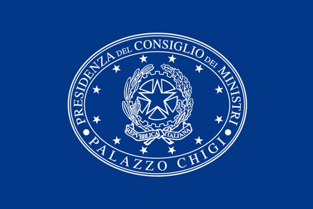 Consiglio dei Ministri: approvato lo schema di recepimento della Direttiva Europea Armi Il Consiglio dei Ministri ha "licenziato" la bozza di decreto legislativo per il recepimento della direttiva europea sulle armi, che passa ora all'esame delle Commissioni parlamentari di competenza prima della promulgazione