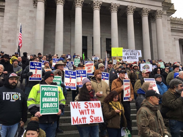 USA: the gun rights movement is non violent While advocating a right to peacefully, albeit energically, protest any infringement of gun rights at any and all levels, the gun owners and gun rights community does not condone any form of political violence
