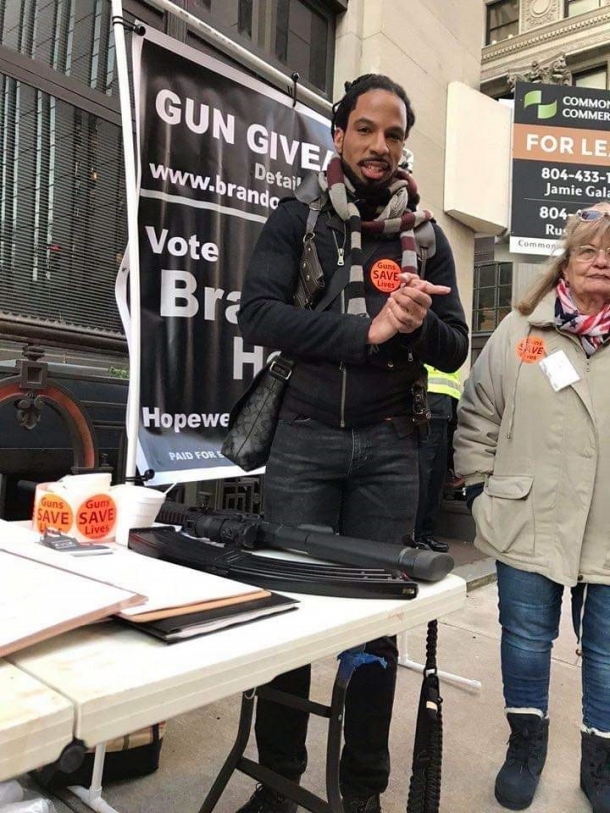 Virginia Gun Rally: cittadini armati e Forze dell'Ordine contro il disarmismo 