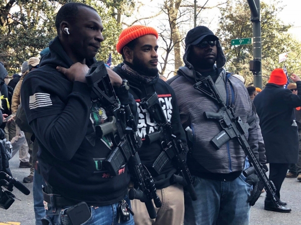 Virginia Gun Rally: cittadini armati e Forze dell'Ordine contro il disarmismo 