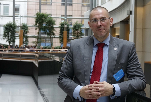 Tomasz W. Stępień, President of Firearms United, delivered a fiery closing remark