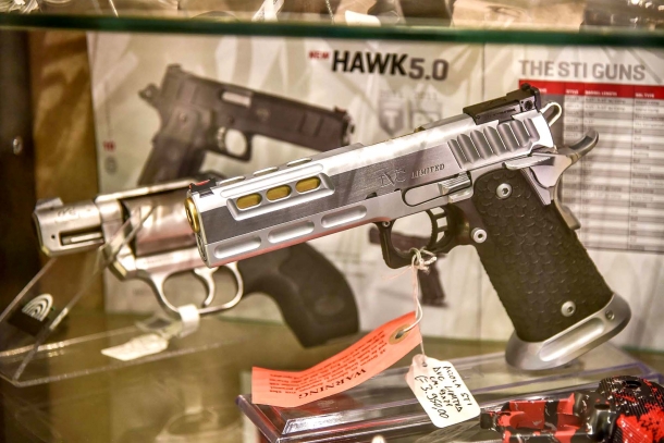 10 anni dell'Armeria Shooter Store di Roma 10 anni dell'Armeria Shooter Store di Roma