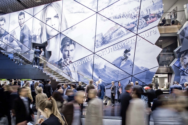 L'arte di Fanzoj alla fiera del lusso BASELWORLD Un'occhiata a uno dei padiglioni di Baselworld