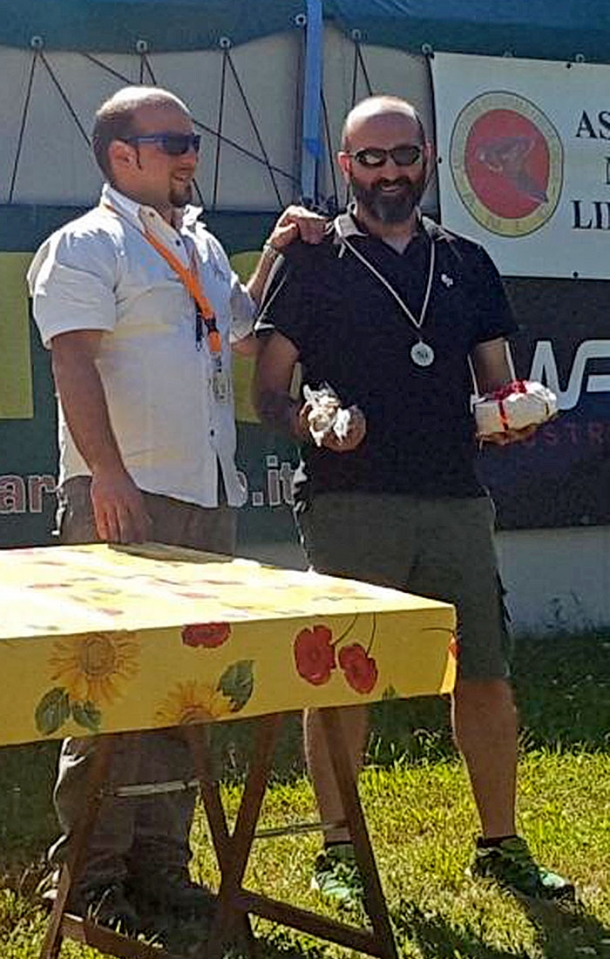 Daniele Zanelli sorride, felice delle sue vittorie