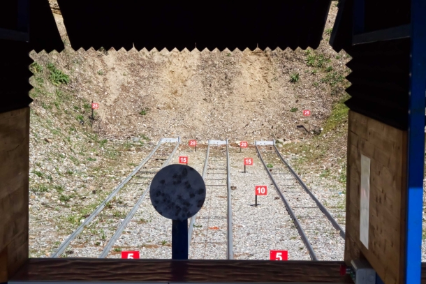Oltre alle piazzole dinamiche sono disponibili piazzole statiche, tra cui questa con bersagli motorizzati