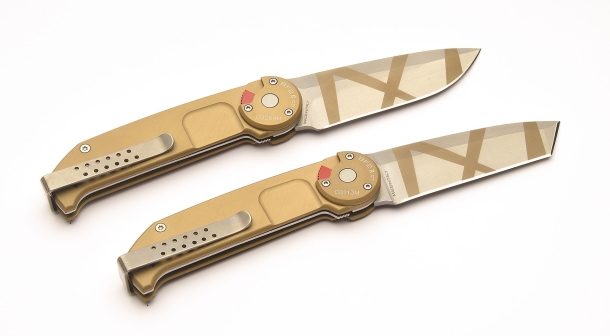Extrema Ratio BF2R folding knife The Extrema Ratio BF2 R knife in its 'Desert Warfare' variant