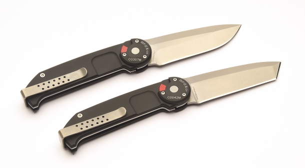 Extrema Ratio BF2R folding knife The Extrema Ratio BF2 R knife with a stone-washed blade and belt clip