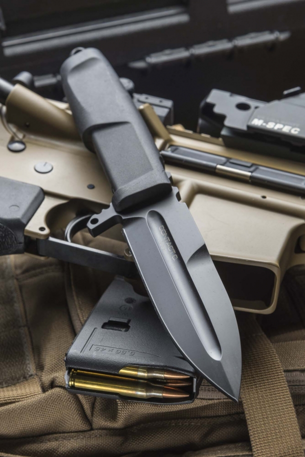 Extrema Ratio Contact C tactical knife The Extrema Ratio Contact C knife, in the "All Black" finish