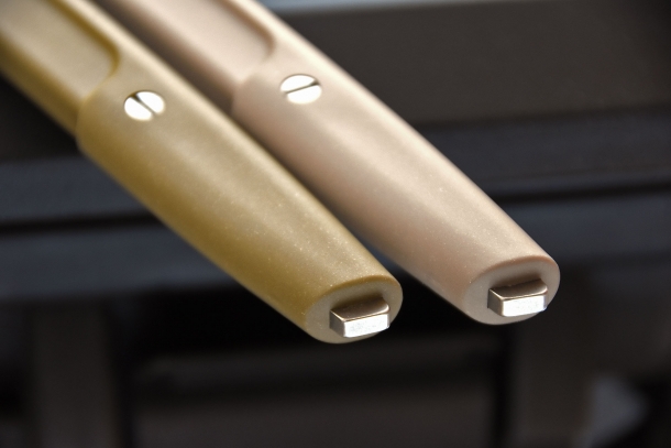 A steel spur protrudes from the back of the handle, useful when using the knife in combat