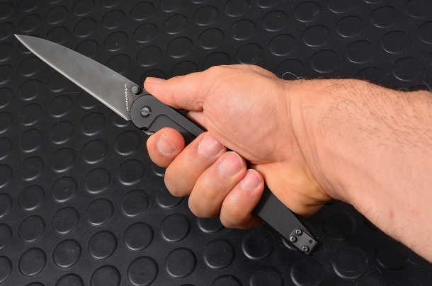 Il potere lesivo dei coltelli un coltello aggressivo della Extrema Ratio modello Dark Talon dotato di lama 125mm, in acciaio inox N690Co 58HRC