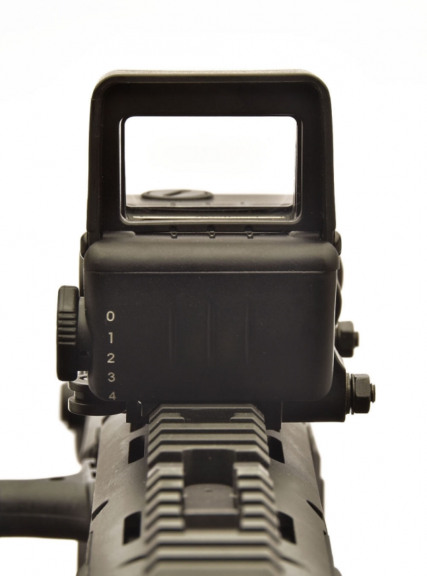 Rear view of the sight, with the wide rectangular window, very practical