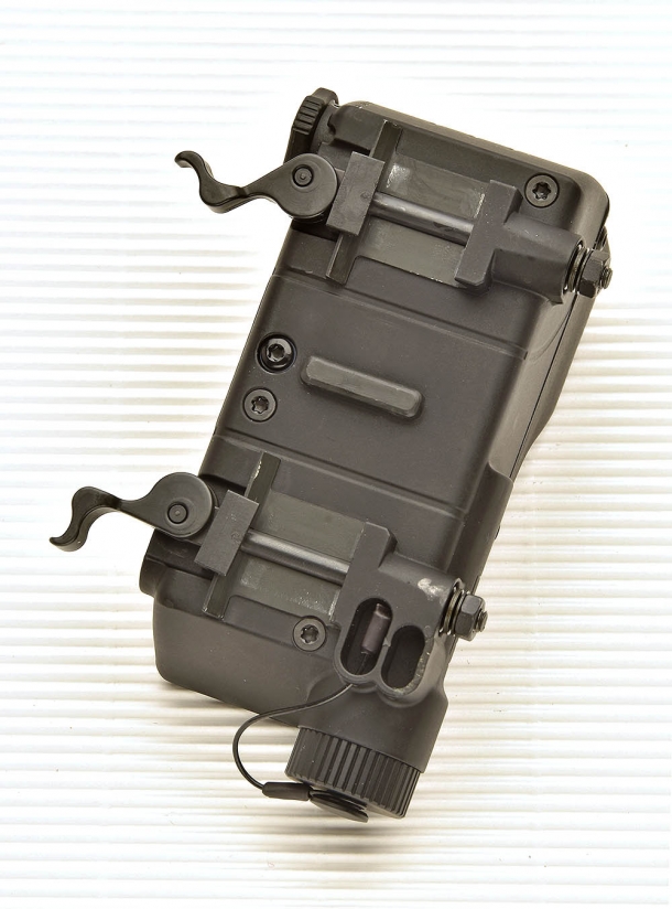 Bottom view of the coupling base, with the two levers engaging the Picatinny rail