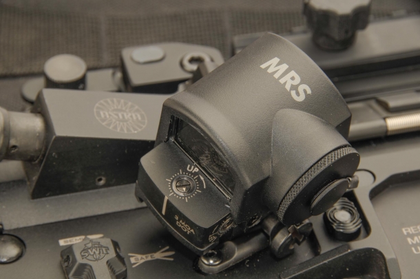 Steiner MRS Micro Reflex Sight: il punto rosso professionale La vite di regolazione in altezza