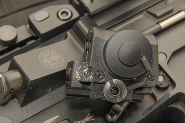 Steiner MRS Micro Reflex Sight: il punto rosso professionale La vite di regolazione in deriva