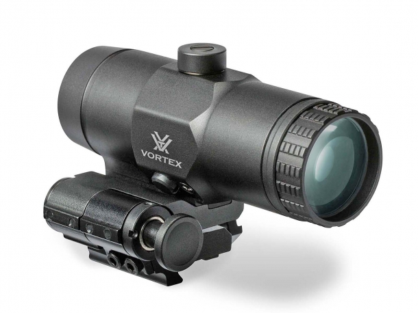 Origin STB distribuisce Vortex Optics Ricca anche l'offerta in fatto di accessoristica, come gli ingranditori specifici per alcune delle ottiche a riflesso più richieste dell'azienda