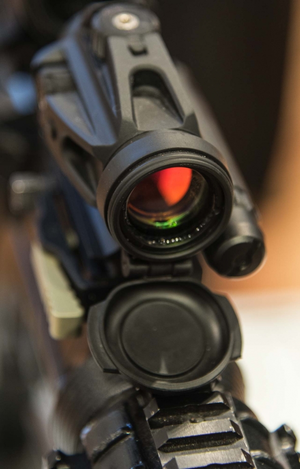 Aimpoint CompM5b, red dot con sistema di compensazione balistica Aimpoint CompM5b, red dot con sistema di compensazione balistica