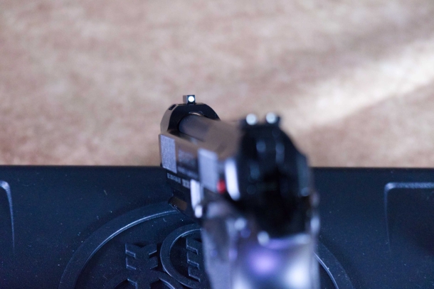 Beretta 80X – equilibrium in 380 ACP The front sight dot is larger than the rear sight dots and naturally draws attention.