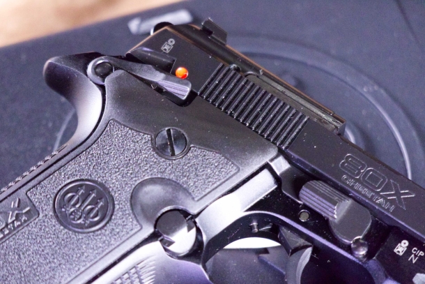 Beretta 80X – equilibrium in 380 ACP The ambidextrous safety is compact, easy to disengage, but protected against accidental switching.