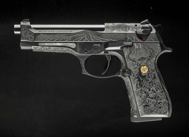 Beretta 98FS Demon: quando l'industria incontra l'arte Beretta 98FS Demon, lato sinistro