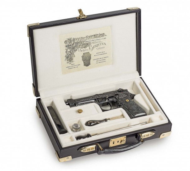 Beretta 98FS Demon: quando l'industria incontra l'arte la Beretta 98FS Demon e la sua valigetta