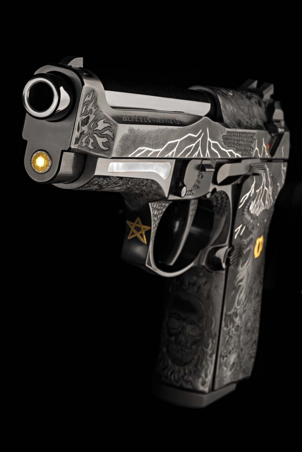 Beretta 98FS Demon: quando l'industria incontra l'arte Vista frontale