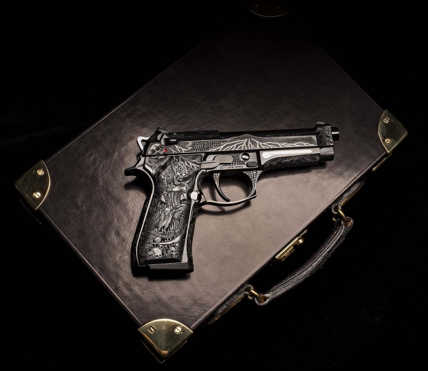 Beretta 98FS Demon: when industry meets art The Beretta 98FS Demon piston on its leather case