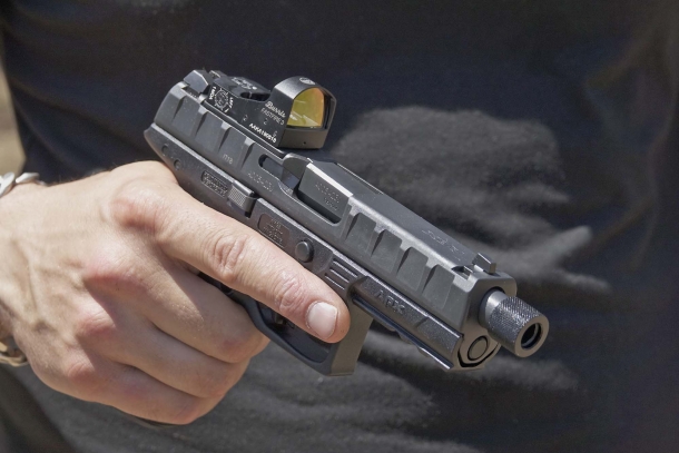 Beretta APX Combat