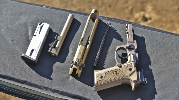 La pistola M9A3 in smontaggio da campagna