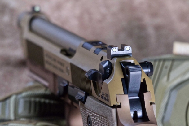 Beretta M9A4 cal. 9 Para - un'analisi dettagliata Le mire della M9A4 sono al trizio, ben evidenti e formano un quadro di mira netto e facile da acquisire.