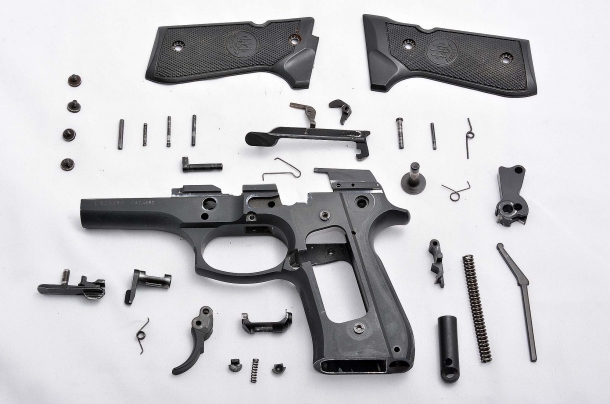 Una Beretta che non vedremo mai Lo sterminato numero delle parti che compongono il fusto della Beretta serie 92.