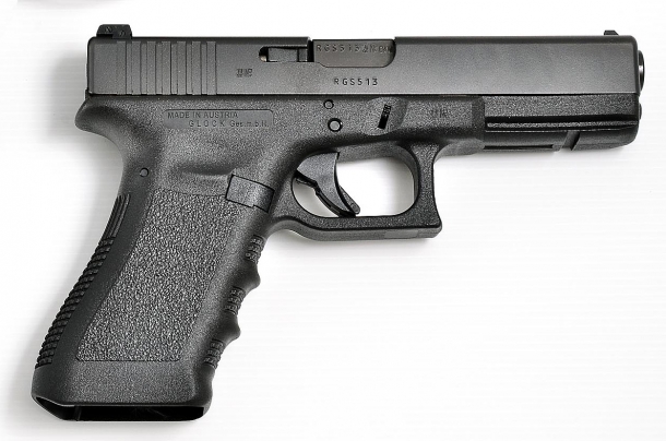 Una Beretta che non vedremo mai La Glock mod G17 ha sbaragliato tutta la concorrenza e ancora tiene testa alle pistole che continuamente cercano di copiarla. Geniale, semplice, affidabile, resistente ed economica.