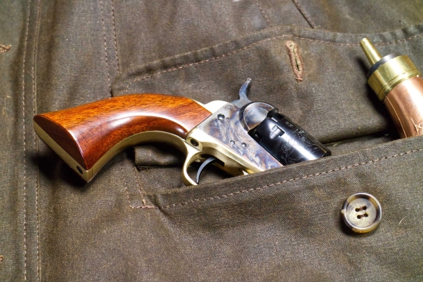 Black powder: preloaded spare cylinders in cap and ball revolvers Clothing of the time had large pockets, where it was very easy to make a small Colt Pocket 1849 and it's ammo disappear