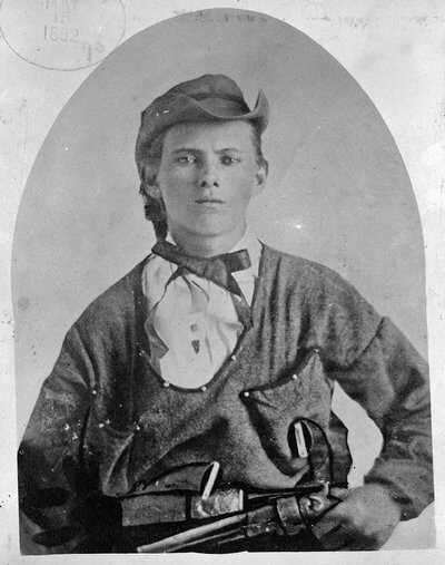 Black powder: preloaded spare cylinders in cap and ball revolvers Legendary Jesse James, in this picture with no less than three "belt" revolvers. Then there were the pocket ones.