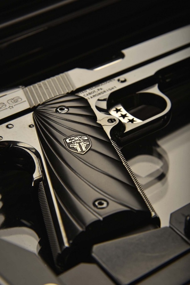 The G10 grip panels manufactured by Cabot Guns for their 1911 feature a Fibonacci scale-pattern design