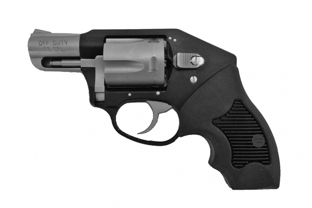 Charter Arms: "l'altro" revolver americano Charter Arms Off Duty Black in calibro .38 Special